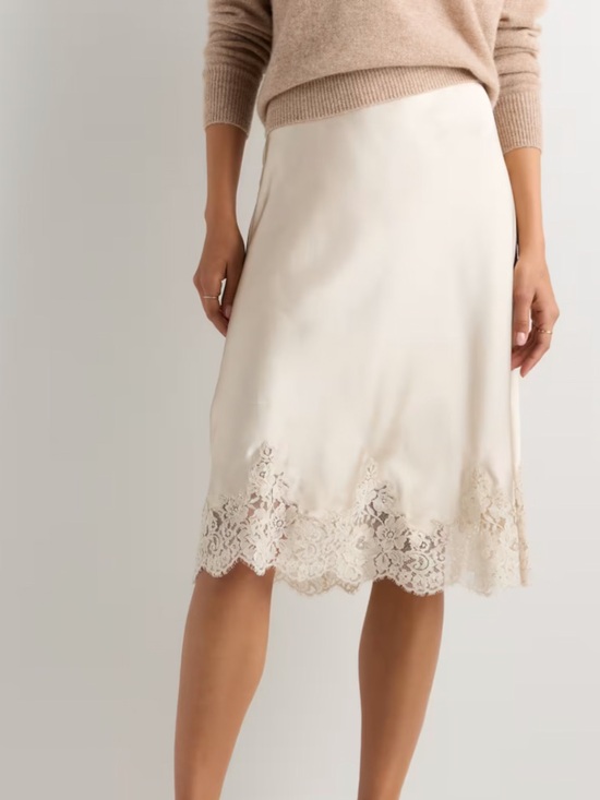 QUINCE Dresses & Skirts - QUINCE SILK LACE SKIRT NWT    XS 
Cream Lace-Hem Satin Midi Skirt, washable.